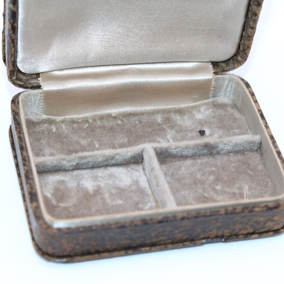 Larter 14k Rolled Gold Pearl Tuxedo Stud Set with Cuff links - Picture 3 of 4